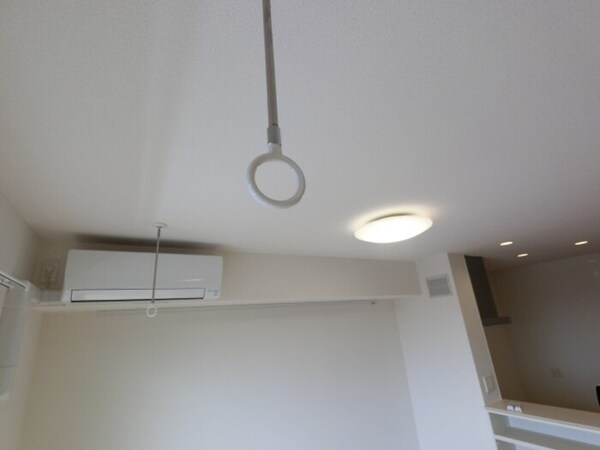 内装他(室内物干しと照明器具)