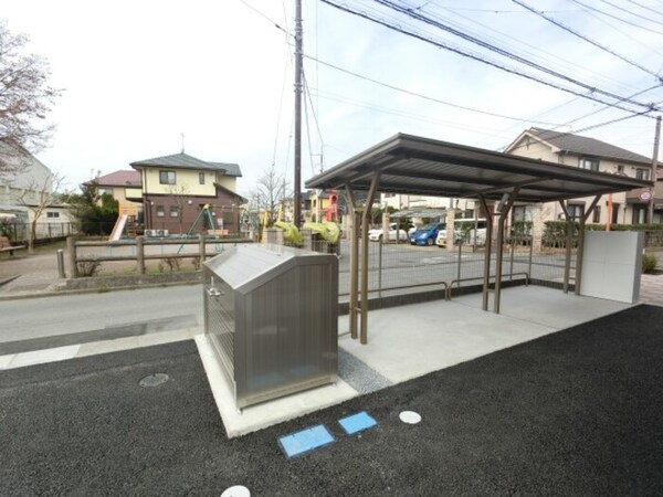 その他(駐輪場と敷地内ごみステーション)