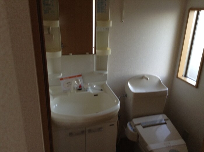 物件内観写真11　(洗面所、トイレ)