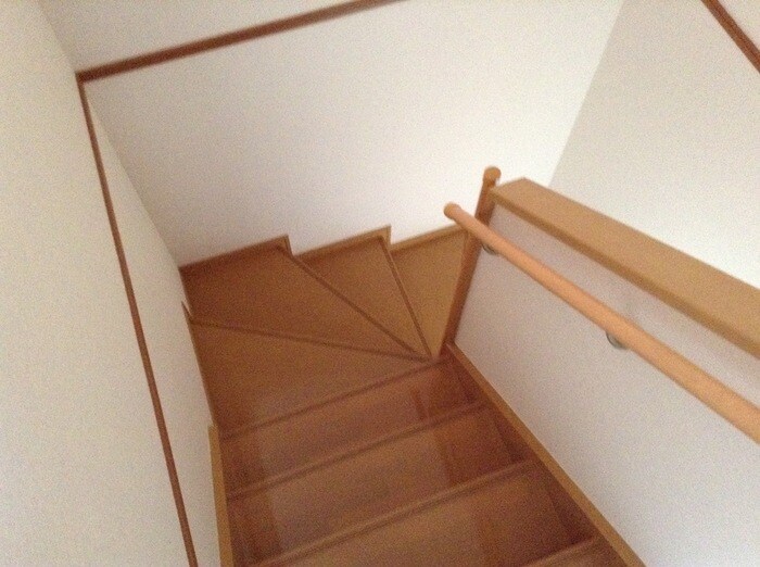 物件内観写真19　(階段)