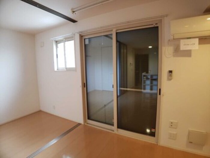 物件内観写真16　(シャッター雨戸)