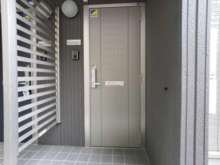 物件内観写真22　(玄関前)