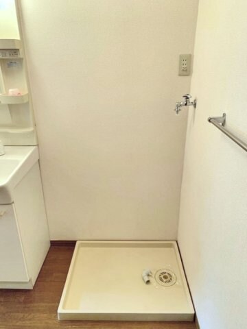 物件内観写真17　(洗濯機置き場)