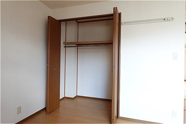 物件内観写真13　(北東洋室・クローゼット)