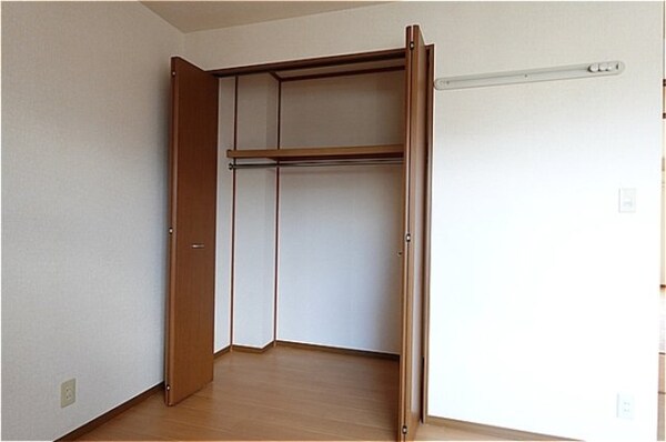 洋室(北東洋室・クローゼット)