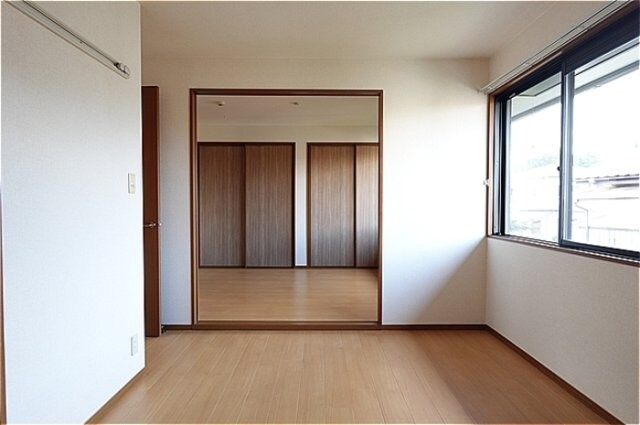 物件内観写真18　(北洋室（間仕切りを開けています）)