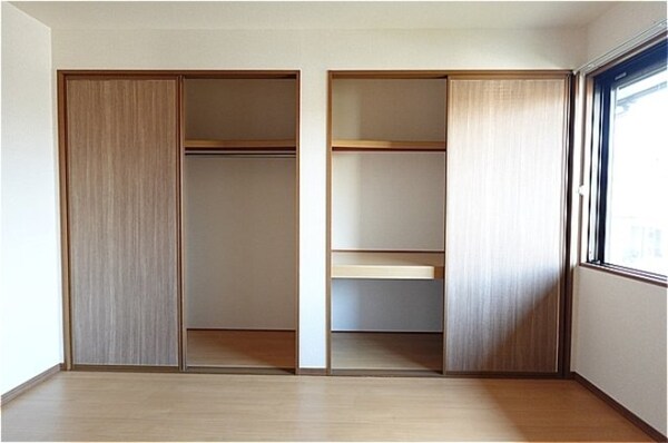 洋室(北西洋室・収納)