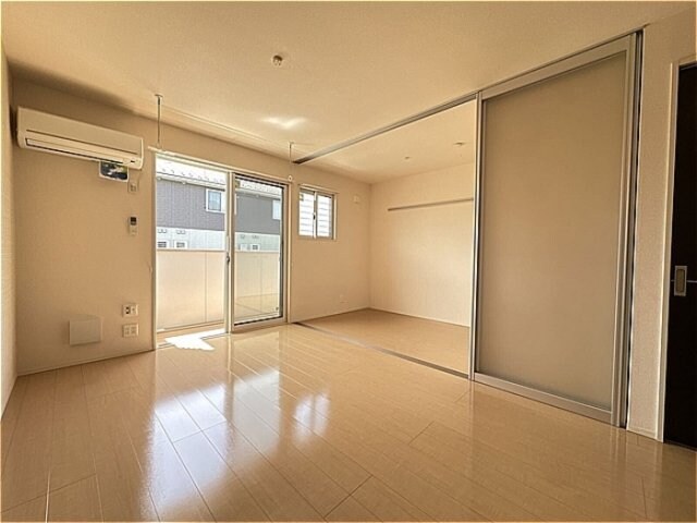 物件内観写真8　(洋室)