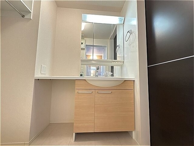 物件内観写真9　(カウンター洗面台)