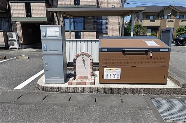 建物設備(宅配ボックス・ペット足洗い場・ゴミストッカー)