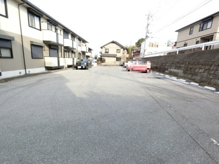 物件外観写真2　(駐車場)