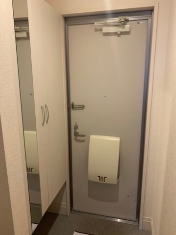 物件内観写真14　(鏡付きシューズボックス)