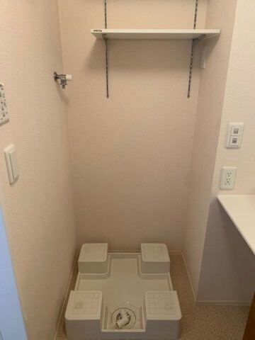 物件内観写真18　(洗濯機置き場)