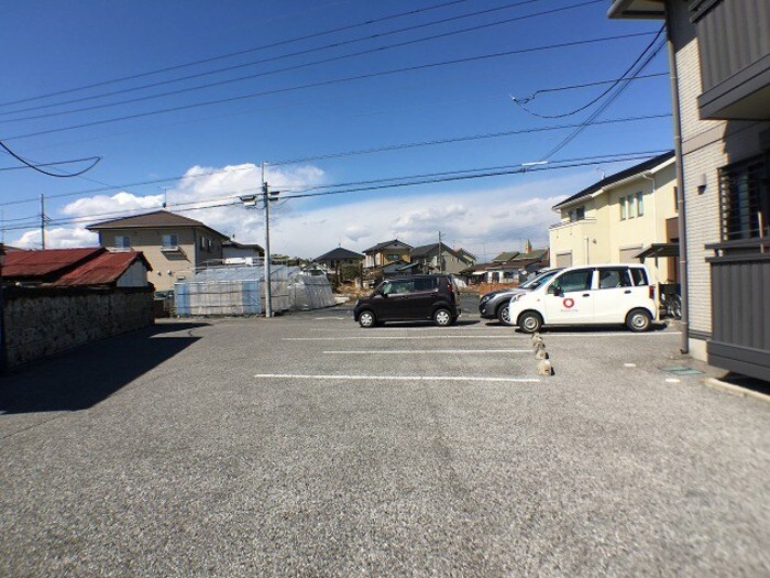 物件外観写真2　(駐車場)