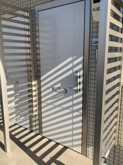 物件内観写真21　(玄関前)