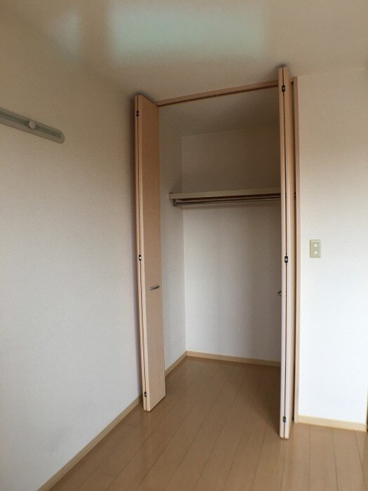 物件内観写真14　(洋室・収納)