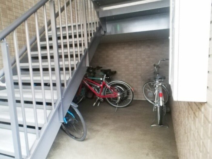 物件内観写真16　(駐輪場は有りませんので階段下等をご利用下さい)