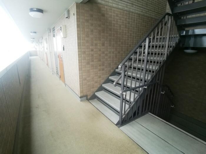 物件内観写真17　(階段)