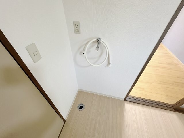 物件内観写真16　(洗濯機置き場)