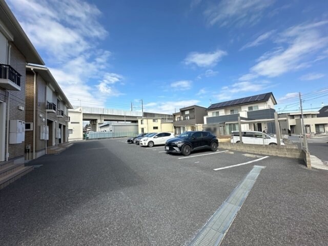 物件外観写真2　(駐車場)