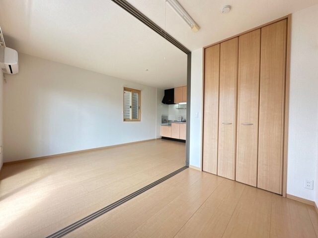 物件内観写真12　(洋室)