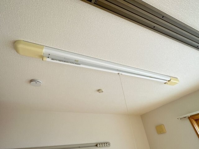 物件内観写真24　(室内物干し)