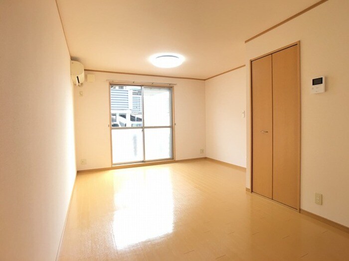 物件内観写真7　(居室・リビング)