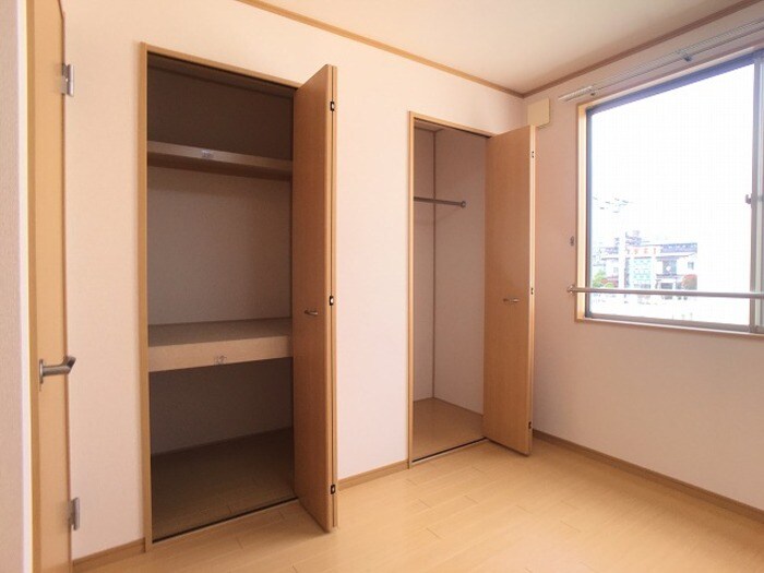 物件内観写真13　(２Ｆ 収納)