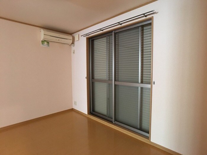 物件内観写真17　(１Ｆ シャッター雨戸)