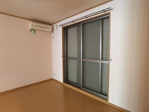 居室(１Ｆ シャッター雨戸)