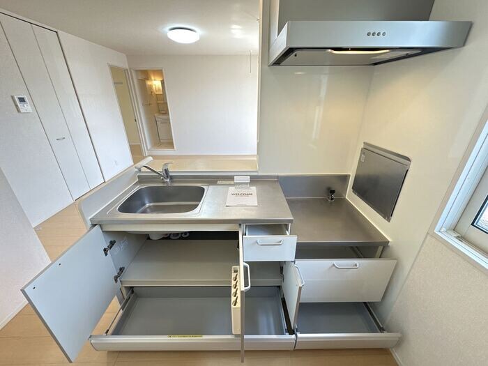 物件内観写真8　(キッチン（収納）)