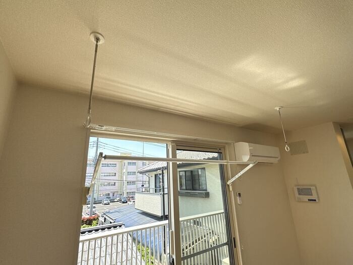 物件内観写真24　(室内物干し)