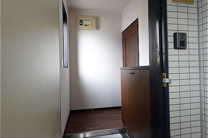 物件内観写真14　(玄関内)