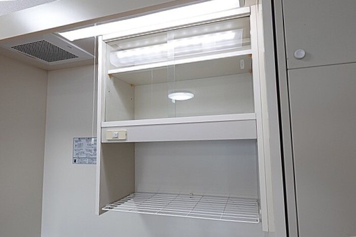 物件内観写真17　(キッチン・上部収納棚)