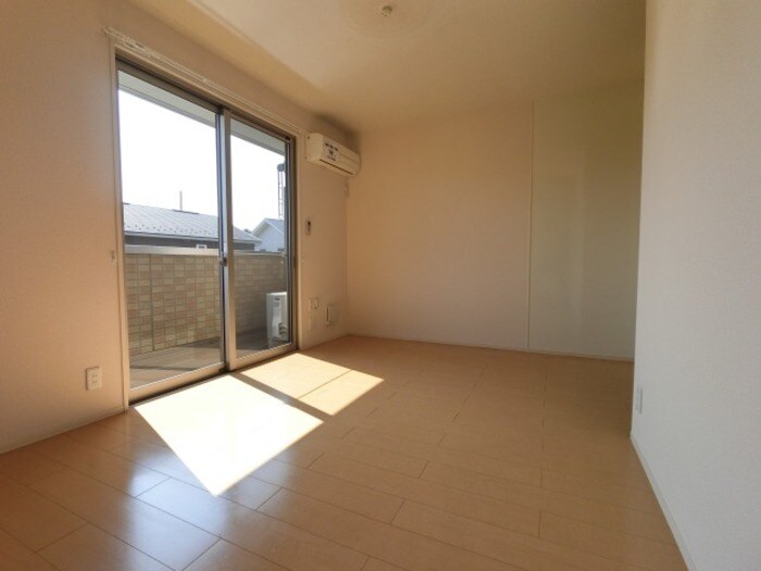 物件内観写真8　(リビング)