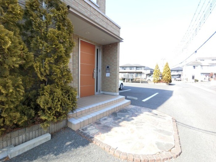 物件外観写真4　(エントランス)
