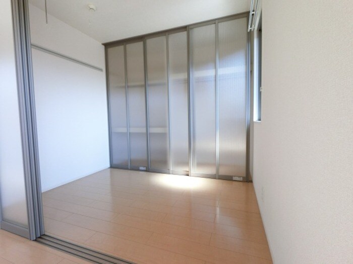 物件内観写真11　(洋室)