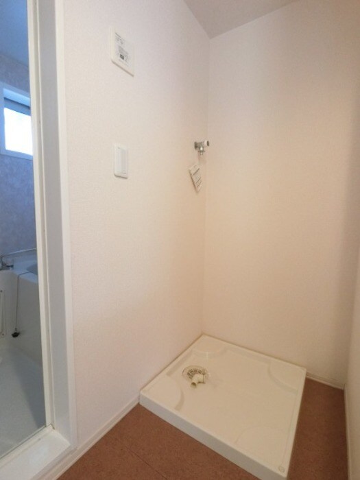 物件内観写真18　(洗濯機置き場)