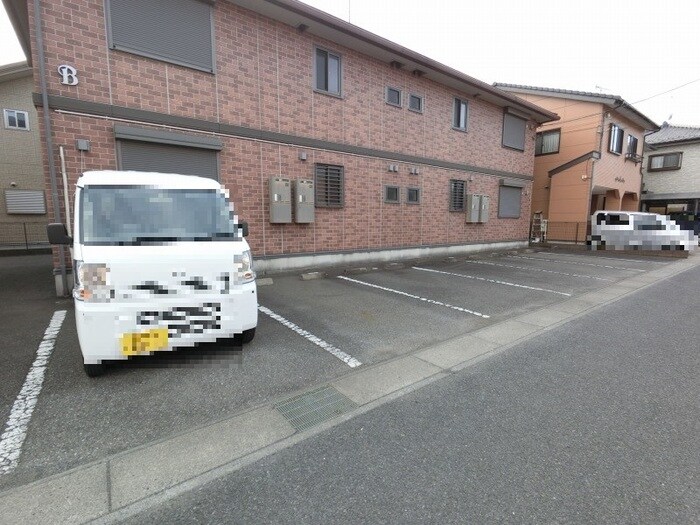 物件外観写真2　(駐車場)
