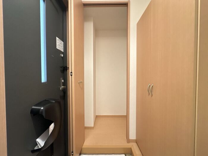 物件内観写真15　(玄関横の収納)