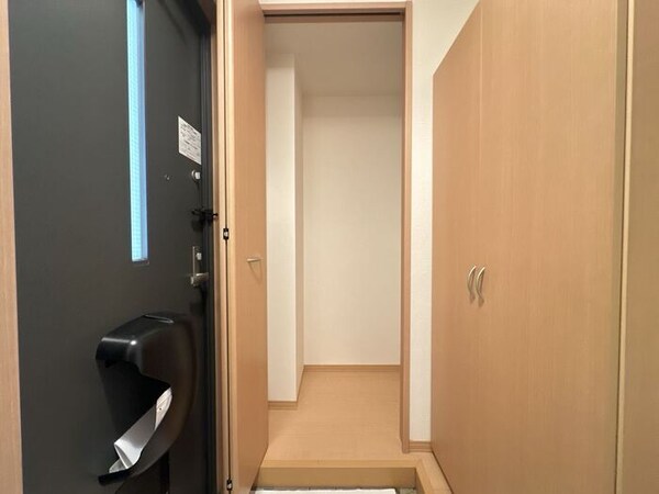 玄関(玄関横の収納)