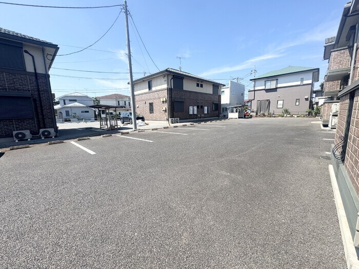 物件外観写真2　(駐車場)