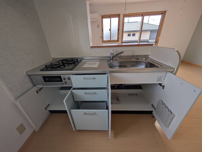 物件内観写真9　(キッチン（収納）)