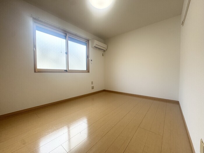 物件内観写真11　(洋室)