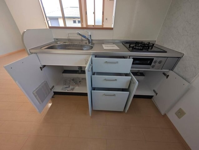 物件内観写真8　(キッチン（収納）)