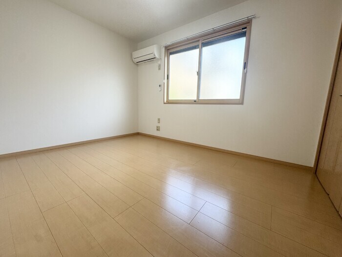 物件内観写真12　(洋室)