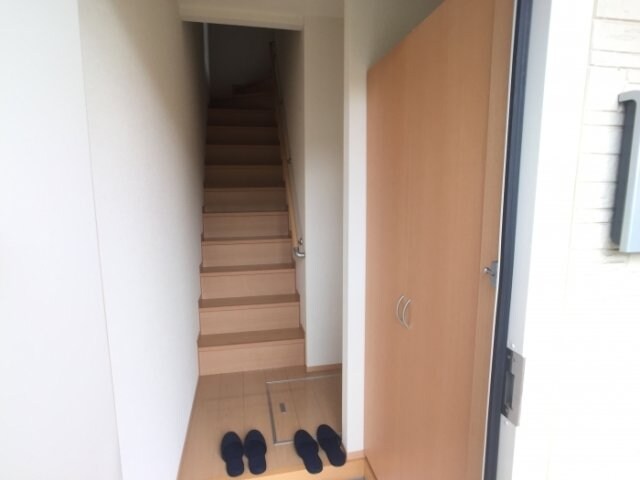 物件内観写真13　(玄関)