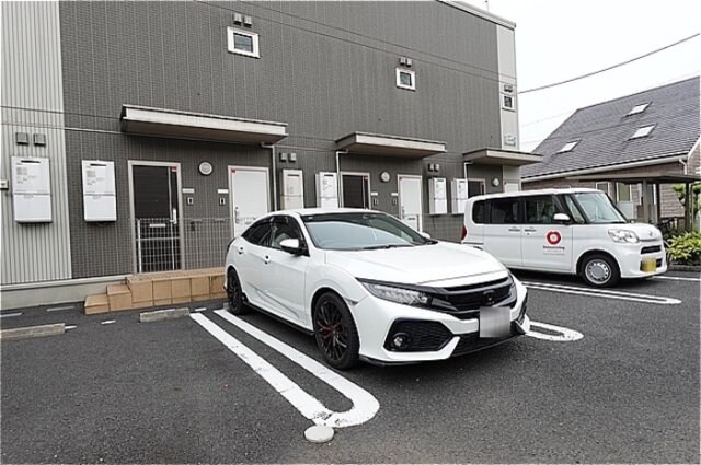 物件外観写真2　(駐車場)