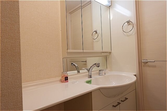 物件内観写真8　(カウンター洗面台)