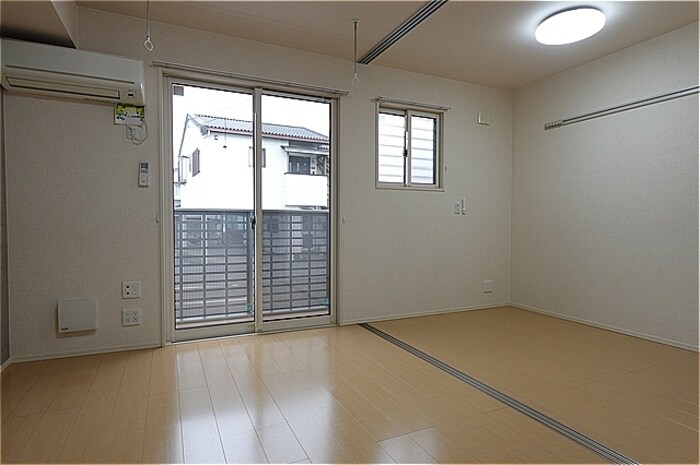 物件内観写真15　(ＬＤＫ～洋室)